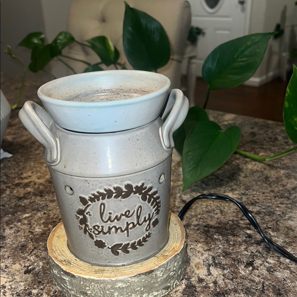 Scentsy Live Simply Wax Warmer/Birchwood Stand